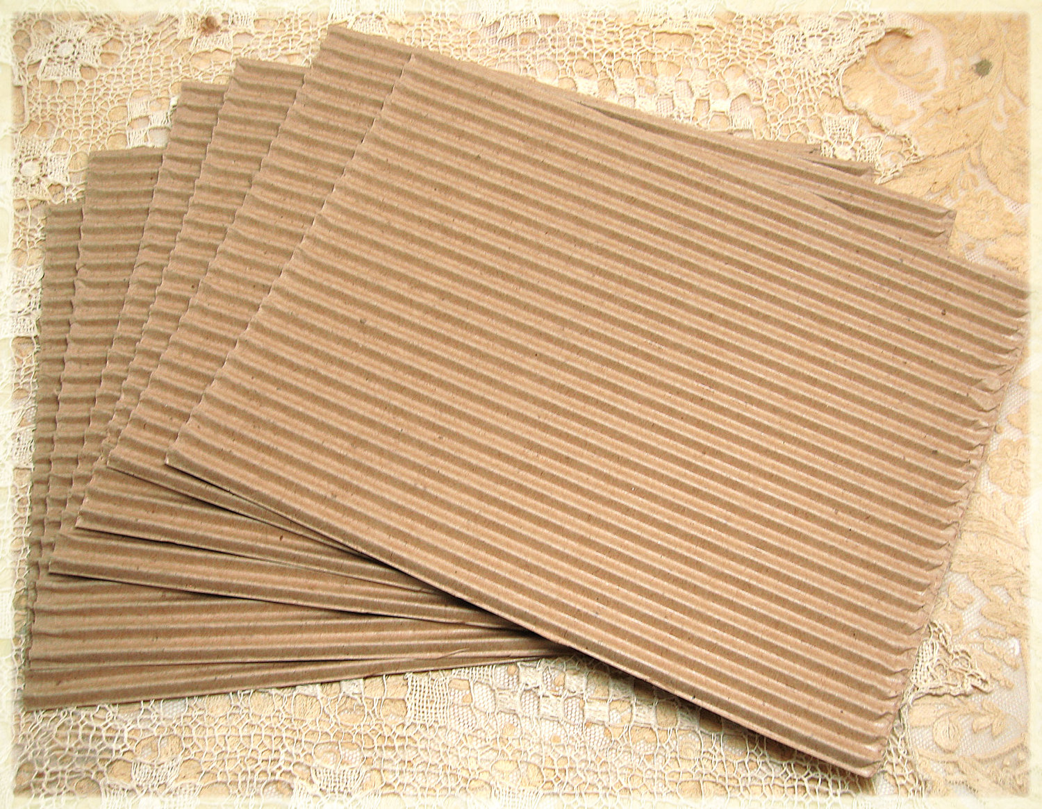 Покажи картон. Corrugated fiberboard. Картон (бумага). Лист из гофрокартона. Соломенный картон.